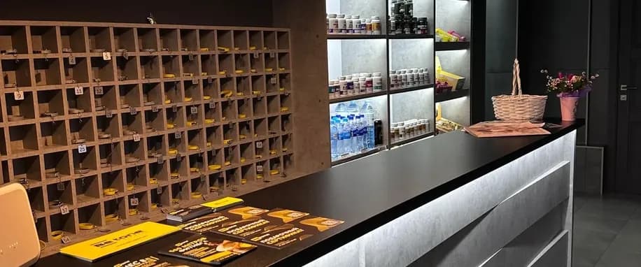 gallery slide